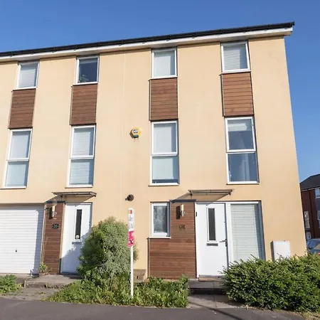 Holiday home Overdrive Rd - Long Contractors By Shortstayuk *