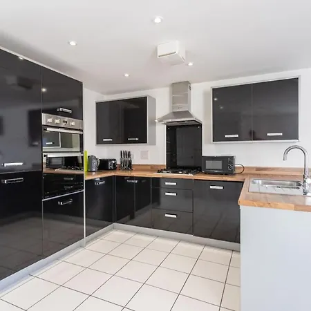 Holiday home Overdrive Rd - Long Contractors By Shortstayuk