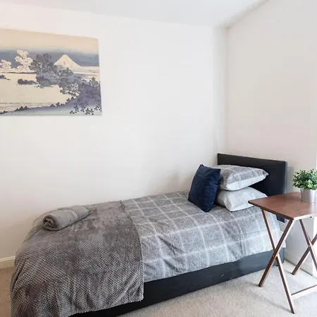 Overdrive Rd - Long Contractors By Shortstayuk Holiday home *