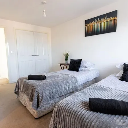 Holiday home Overdrive Rd - Long Contractors By Shortstayuk