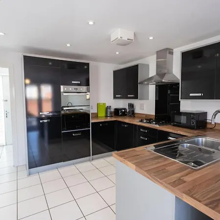 Overdrive Rd - Long Contractors By Shortstayuk * Bristol