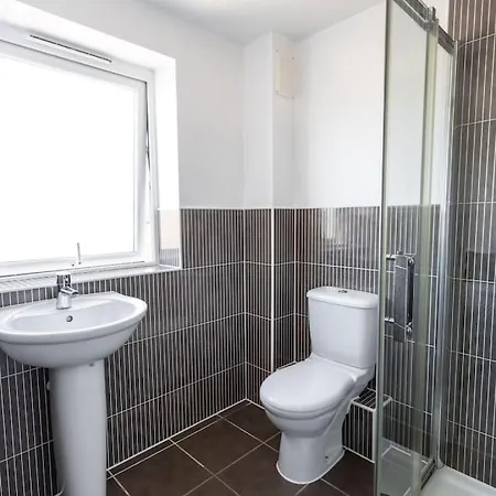 Holiday home Overdrive Rd - Long Contractors By Shortstayuk *