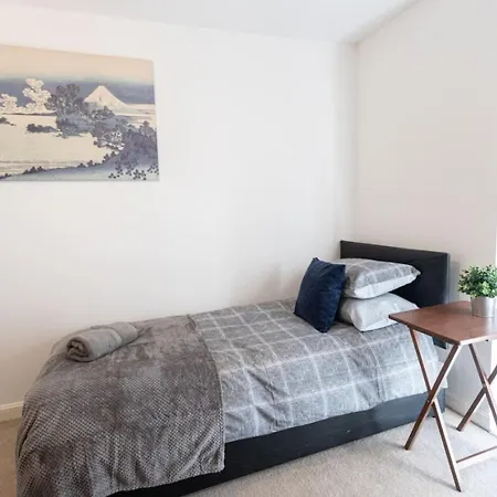 Holiday home Overdrive Rd - Long Contractors By Shortstayuk