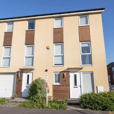 Overdrive Rd - Long Contractors By Shortstayuk Holiday home