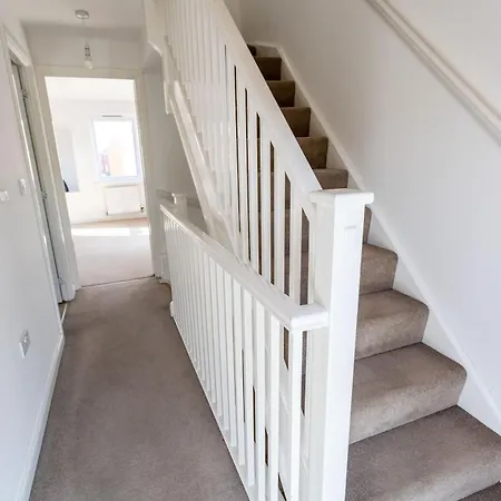 Overdrive Rd - Long Contractors By Shortstayuk Holiday home *