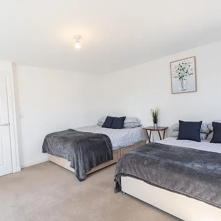 Overdrive Rd - Long Contractors By Shortstayuk Holiday home *