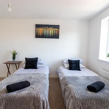 Holiday home Overdrive Rd - Long Contractors By Shortstayuk
