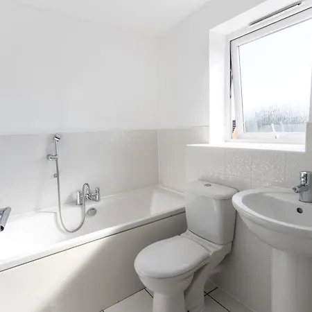 Holiday home Overdrive Rd - Long Contractors By Shortstayuk *